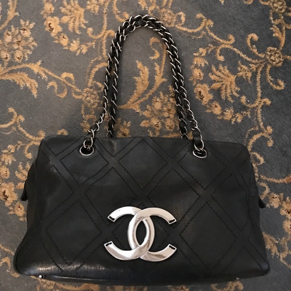 Chanel Diamond Stitch Tote - Picture 2 of 11
